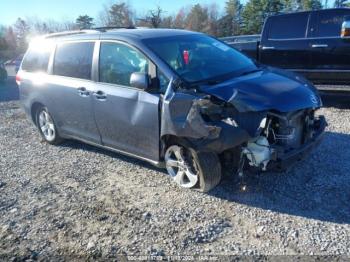  Salvage Toyota Sienna