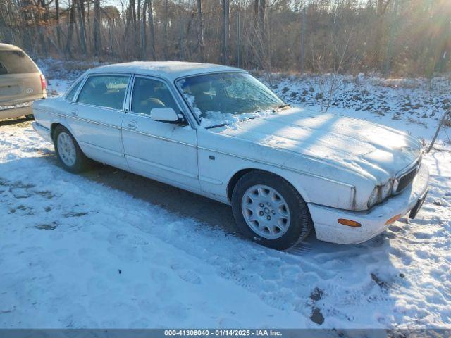  Salvage Jaguar Xj8