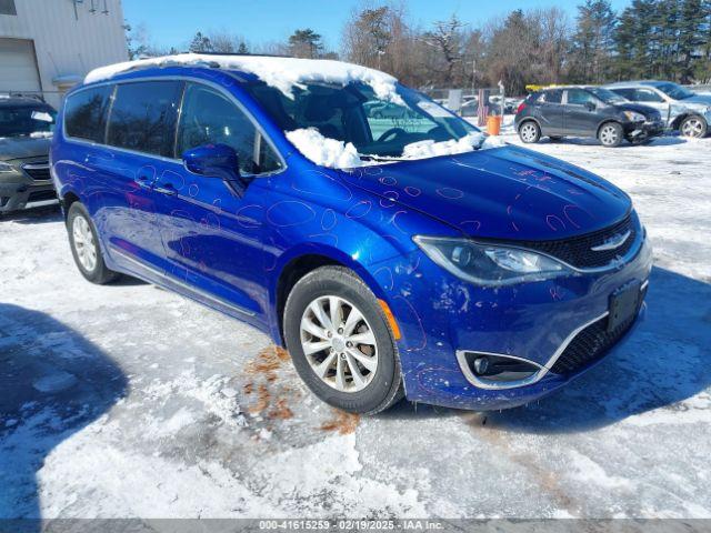  Salvage Chrysler Pacifica