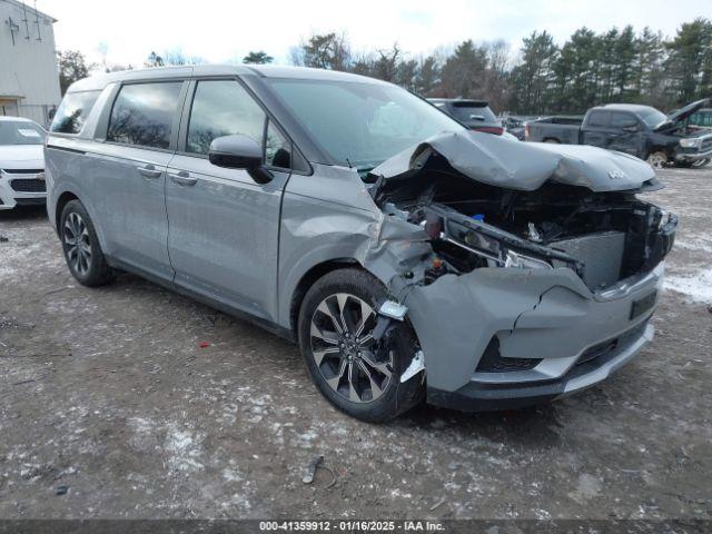  Salvage Kia Carnival