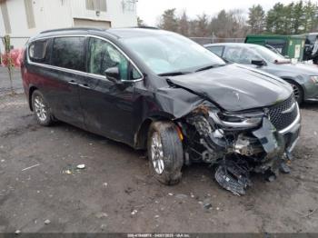  Salvage Chrysler Pacifica