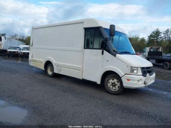  Salvage Isuzu Commercial Van