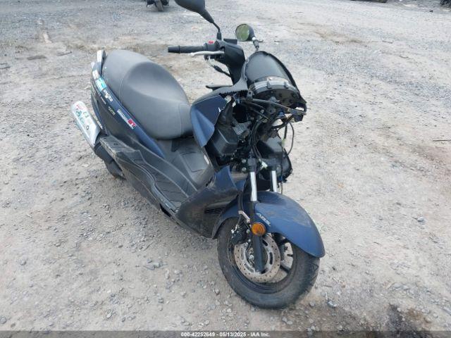  Salvage Suzuki Uh200