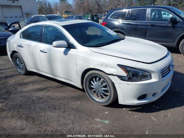  Salvage Nissan Maxima