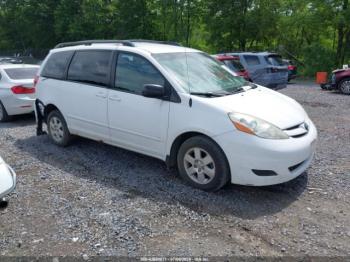  Salvage Toyota Sienna