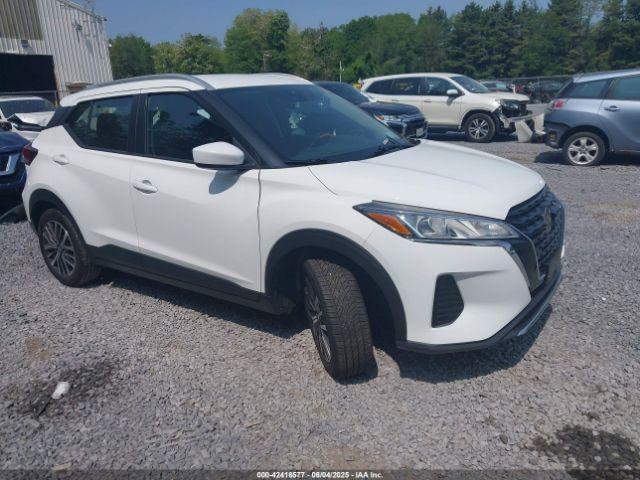  Salvage Nissan Kicks