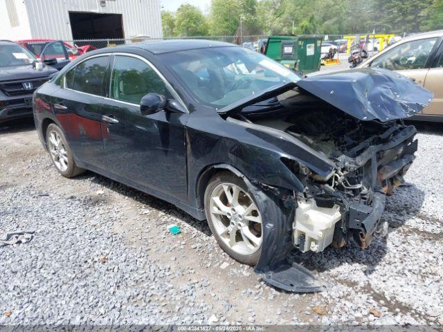  Salvage Nissan Maxima