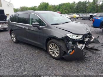  Salvage Chrysler Pacifica