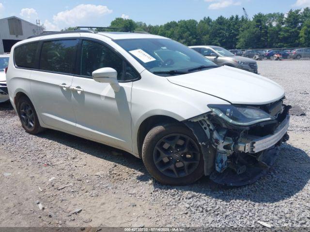  Salvage Chrysler Pacifica