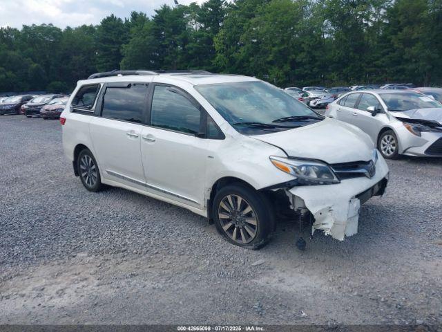  Salvage Toyota Sienna