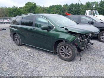  Salvage Toyota Sienna