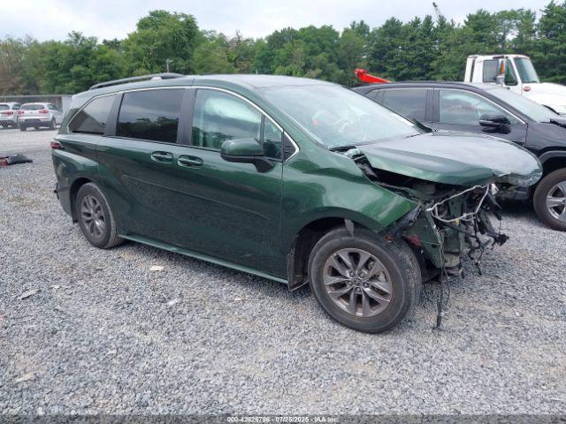  Salvage Toyota Sienna