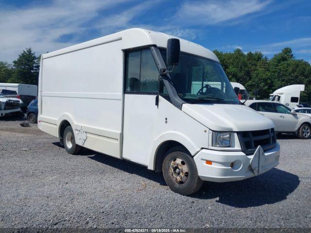  Salvage Isuzu Npr