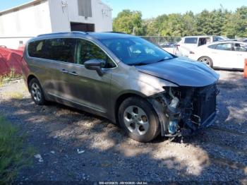  Salvage Chrysler Pacifica