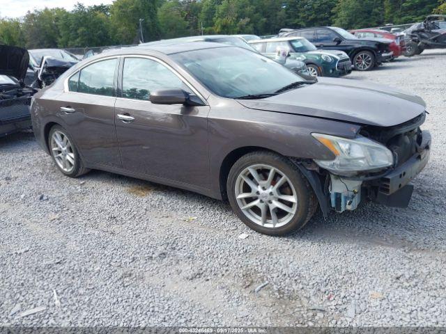  Salvage Nissan Maxima