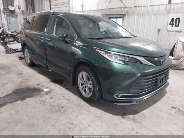  Salvage Toyota Sienna