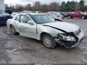  Salvage Lincoln Towncar