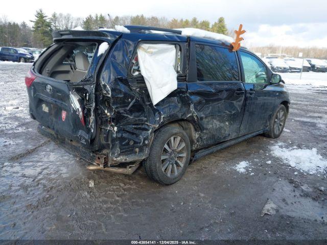 Toyota Sienna Le 7 Passenger Image 11