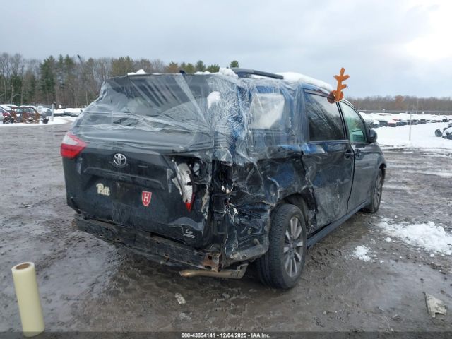 Toyota Sienna Le 7 Passenger Image 4