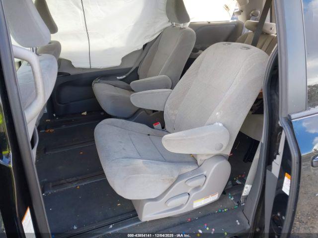 Toyota Sienna Le 7 Passenger Image 6