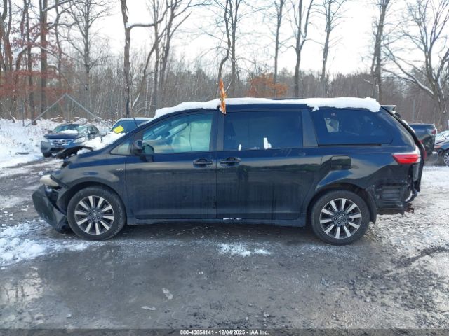 Toyota Sienna Le 7 Passenger Image 12