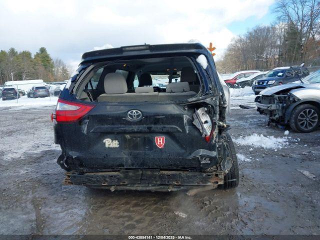 Toyota Sienna Le 7 Passenger Image 15