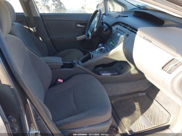 Toyota Prius Two Image 8