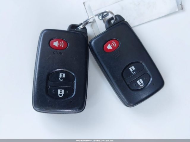 Toyota Prius Two Image 10