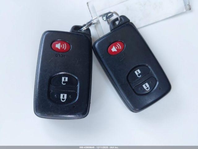 Toyota Prius Two Image 10