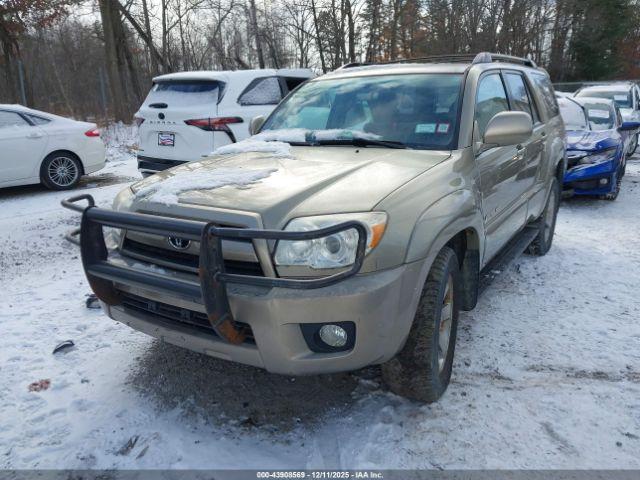 Toyota 4Runner Limited V6 Image 2