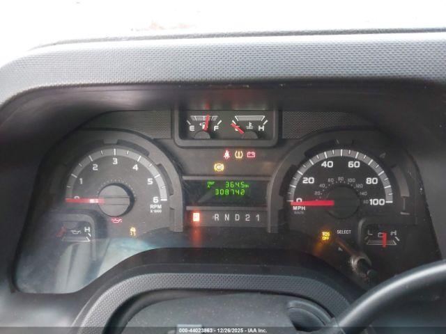 Ford E-350 Commercial Image 4