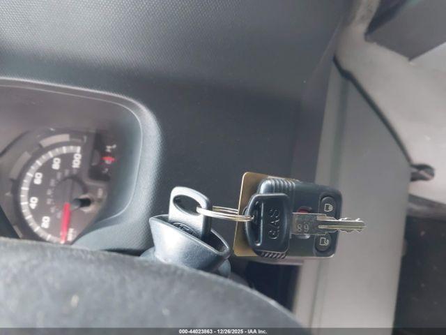 Ford E-350 Commercial Image 15