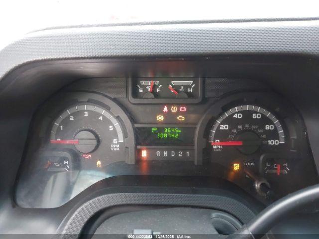 Ford E-350 Commercial Image 9