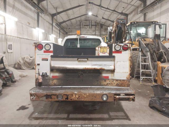 Ford F-350 Xl Image 3