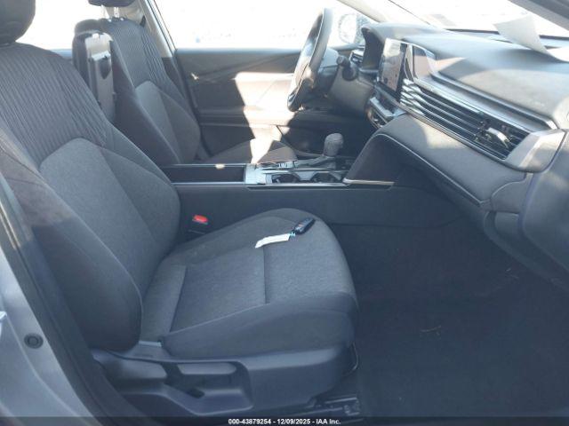 Toyota Camry Le Image 6