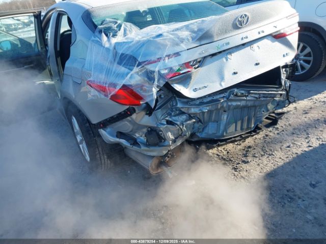 Toyota Camry Le Image 8