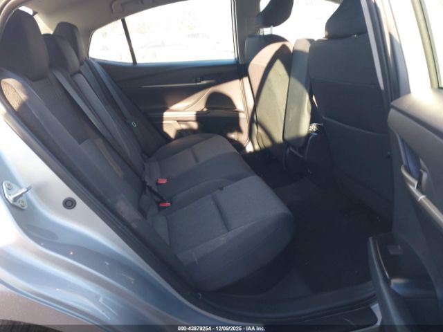 Toyota Camry Le Image 11