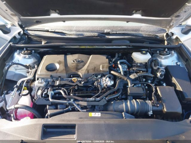 Toyota Camry Le Image 10