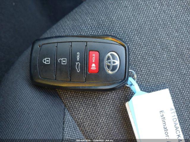 Toyota Camry Le Image 3