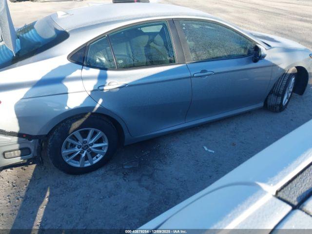 Toyota Camry Le Image 15