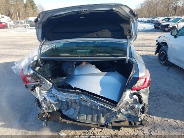 Toyota Camry Le Image 13