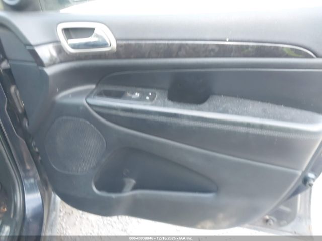 Jeep Grand Cherokee Laredo Image 2