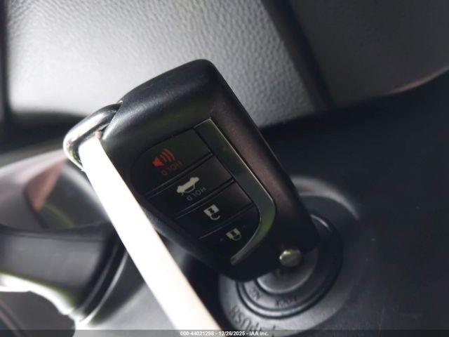 Toyota Corolla Se Image 13