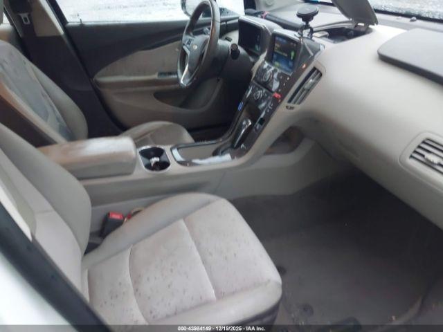 Chevrolet Volt Image 2