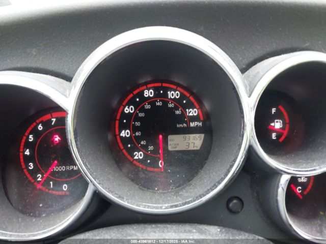 Pontiac Vibe Image 9