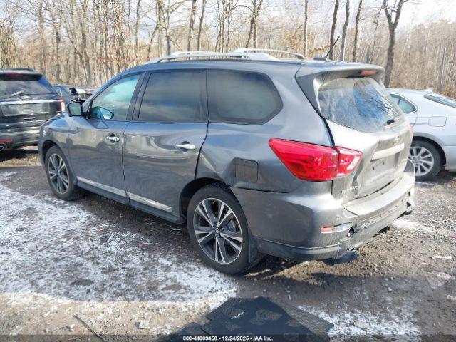 Nissan Pathfinder Platinum Image 14