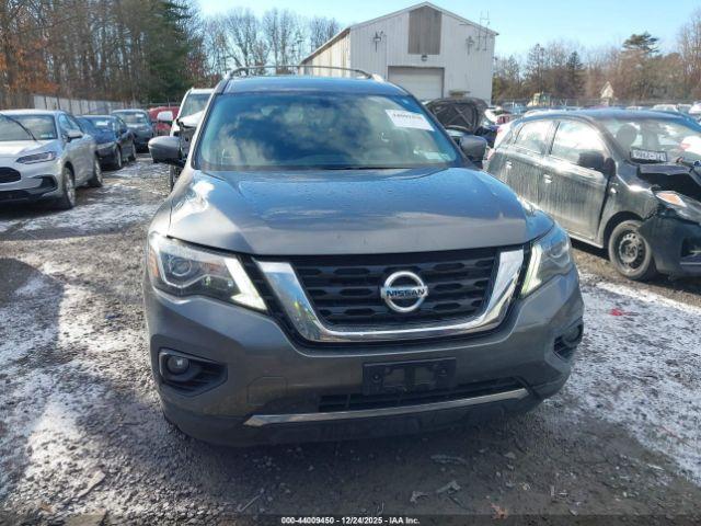 Nissan Pathfinder Platinum Image 10