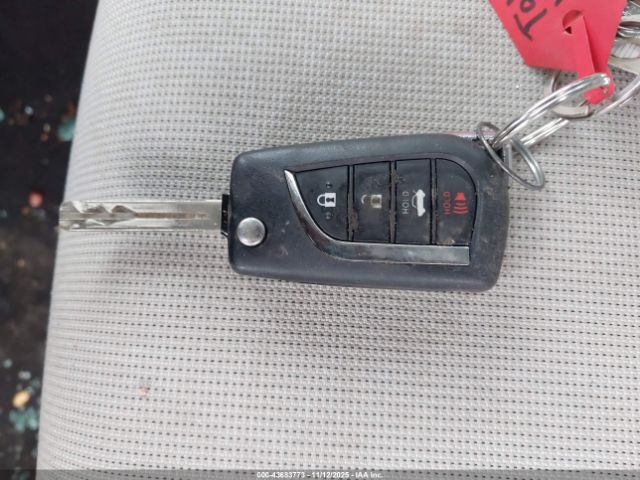 Toyota Corolla Le Image 9