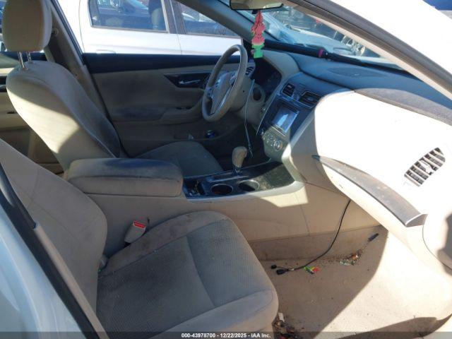 Nissan Altima 2.5 S Image 16