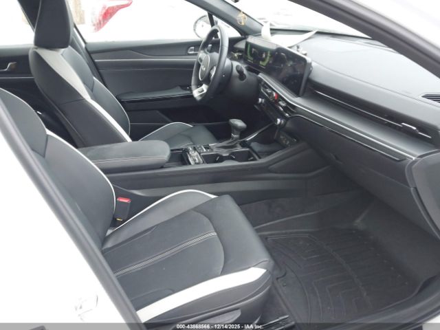 Kia K5 Gt-line Image 10